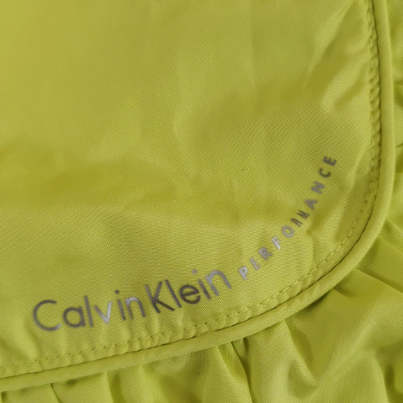 CALVIN KLEIN WOMEN'S ATHLETIC PERFORMANCE SHORTS - Picture 2 of 9